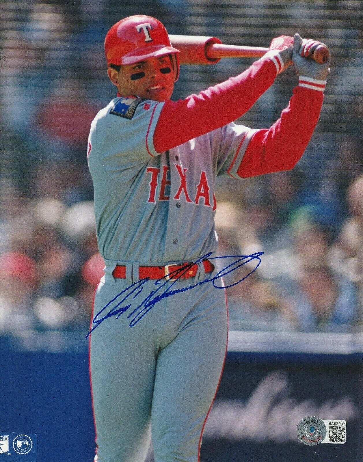 IVAN RODRIGUEZ Signed Texas RANGERS 8x10 Photo Poster painting w/ Beckett COA (BAS)