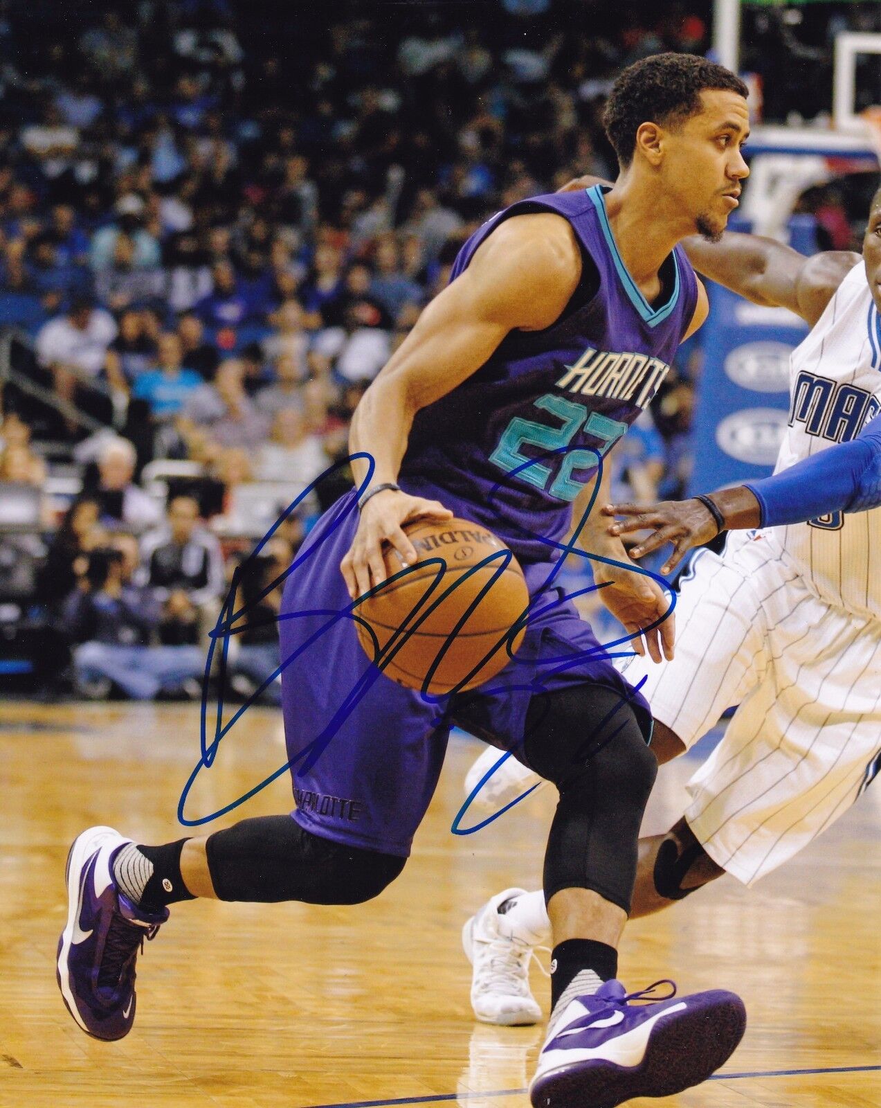 Brian Roberts autographed 8x10 New Orleans HornetsC249