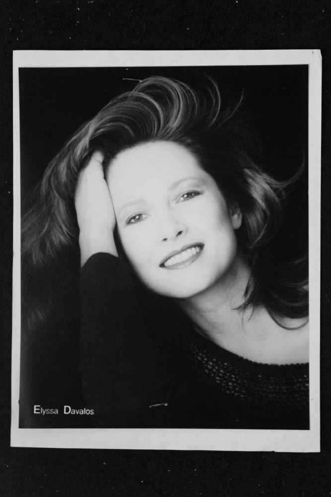 Elyssa Davalos - 8x10 Headshot Photo Poster painting w/ Resume - MacGyver - Diagnosis Murder