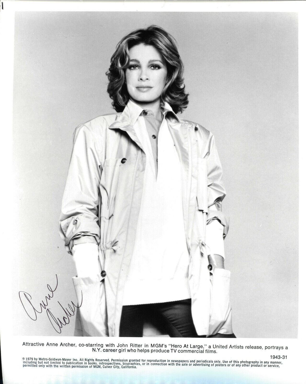 ANNE ARCHER, ACTRESS OSCAR WINNER 8X10 SIGNED WITH COA