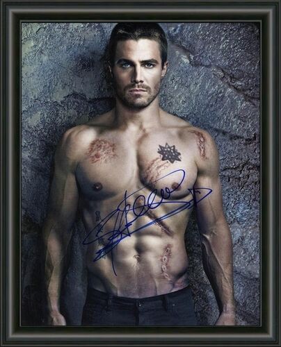 STEPHEN AMELL - ARROW - A4 SIGNED AUTOGRAPHED Photo Poster painting -  POSTAGE