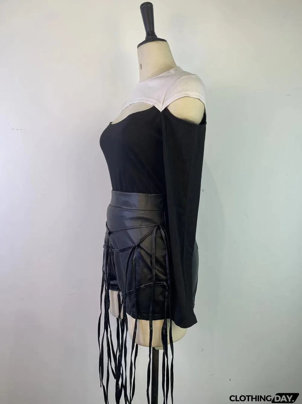 Women Contrast Cut Out Shoulder Long Sleeve T-Shirt