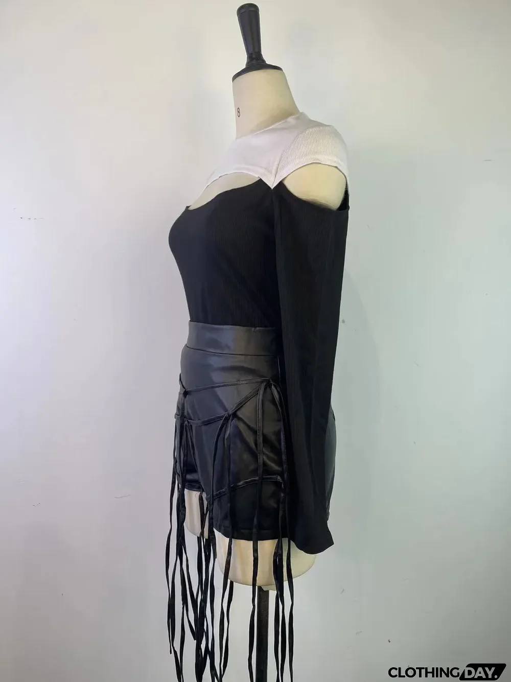 Women Contrast Cut Out Shoulder Long Sleeve T-Shirt