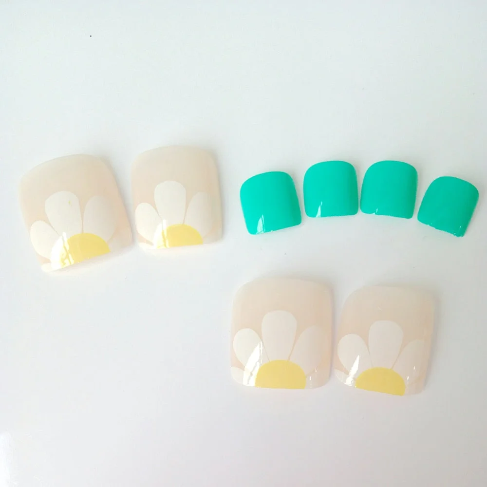 24Pcs Lady Artificial False Toenails Gradient Red Gold Foil Fake Toe Nails With Design DIY Foot Nail Art Tips Manicure Tools-Nail Inspo