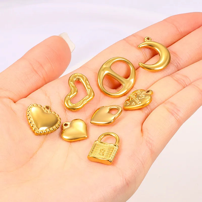 1 Piece 16.5*16.5mm 16.5*21.5mm 18*22.5mm Hole 1~1.9mm Hole 2~2.9mm 304 Stainless Steel 18K Gold Plated Moon Heart Shape Solid Color Jewelry Accessories Pendant