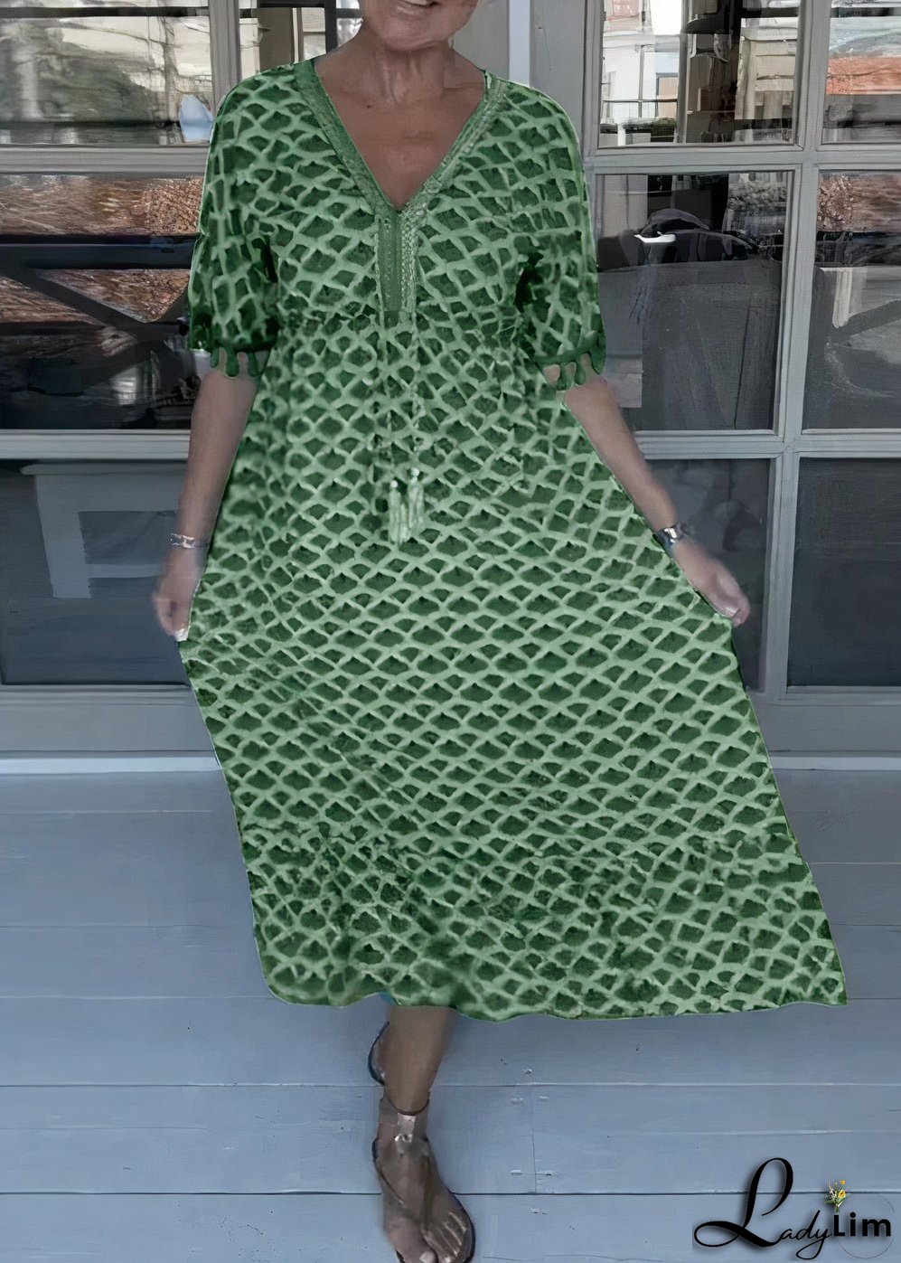 Fashionable and Minimalist winter Dress