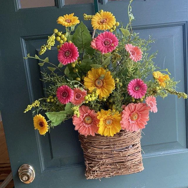 Gerbera daisy door basket-The flowerpot door wreath is unique! 