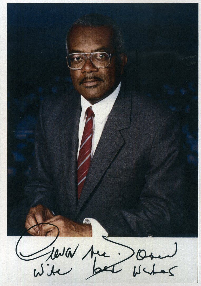 TREVOR McDONALD Signed Photo Poster paintinggraph - TV Newsreader - preprint