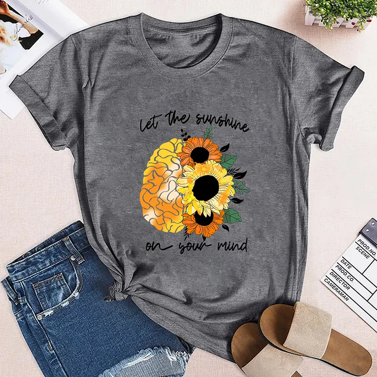 The Sunshine and Three Flowers Theme Neck T-shirt