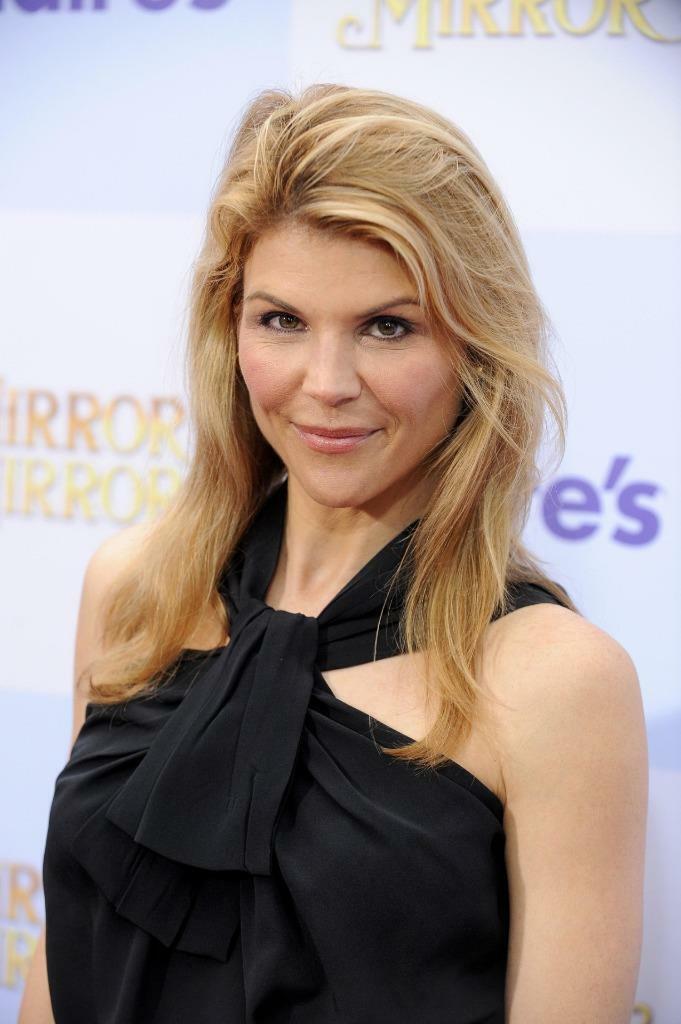 Lori Loughlin 8x10 Picture Simply Stunning Photo Poster painting Gorgeous Celebrity #5