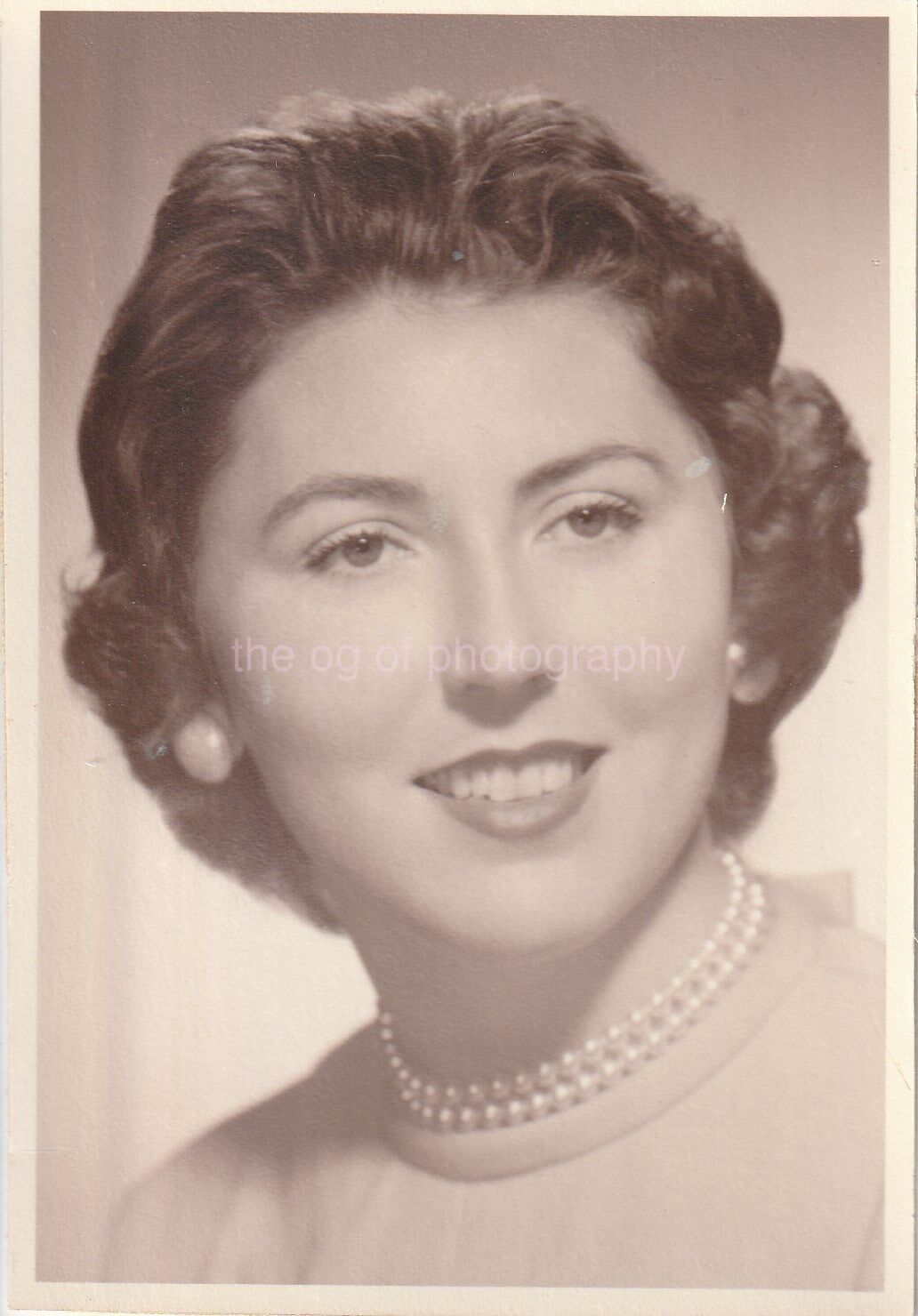 Pretty Lady WOMAN Found Photo Poster painting bwOriginal Portrait PEARLS 86 19 G