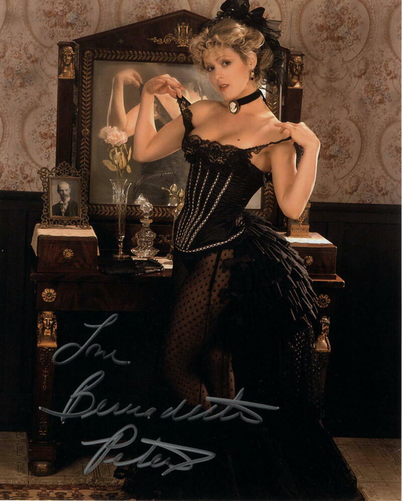 BERNADETTE PETERS SIGNED AUTOGRAPH 8X10 Photo Poster painting - SEXY BROADWAY ICON PLAYBOY SHOOT