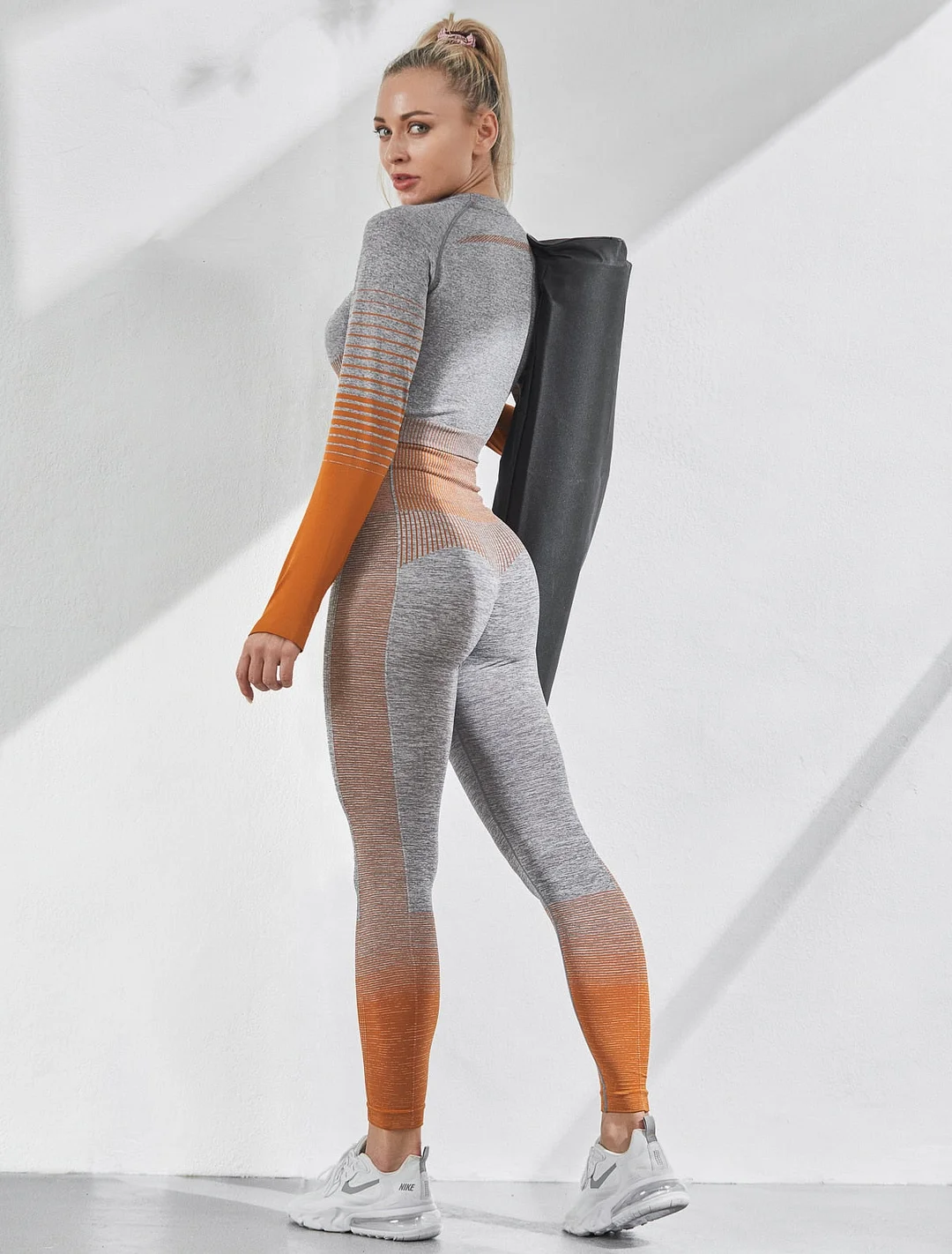 Seamless Outdoor Two Piece Set Women Long Sleeve Crop Top Sport Leggings Tracksuit Fitness Gym Suits For Women