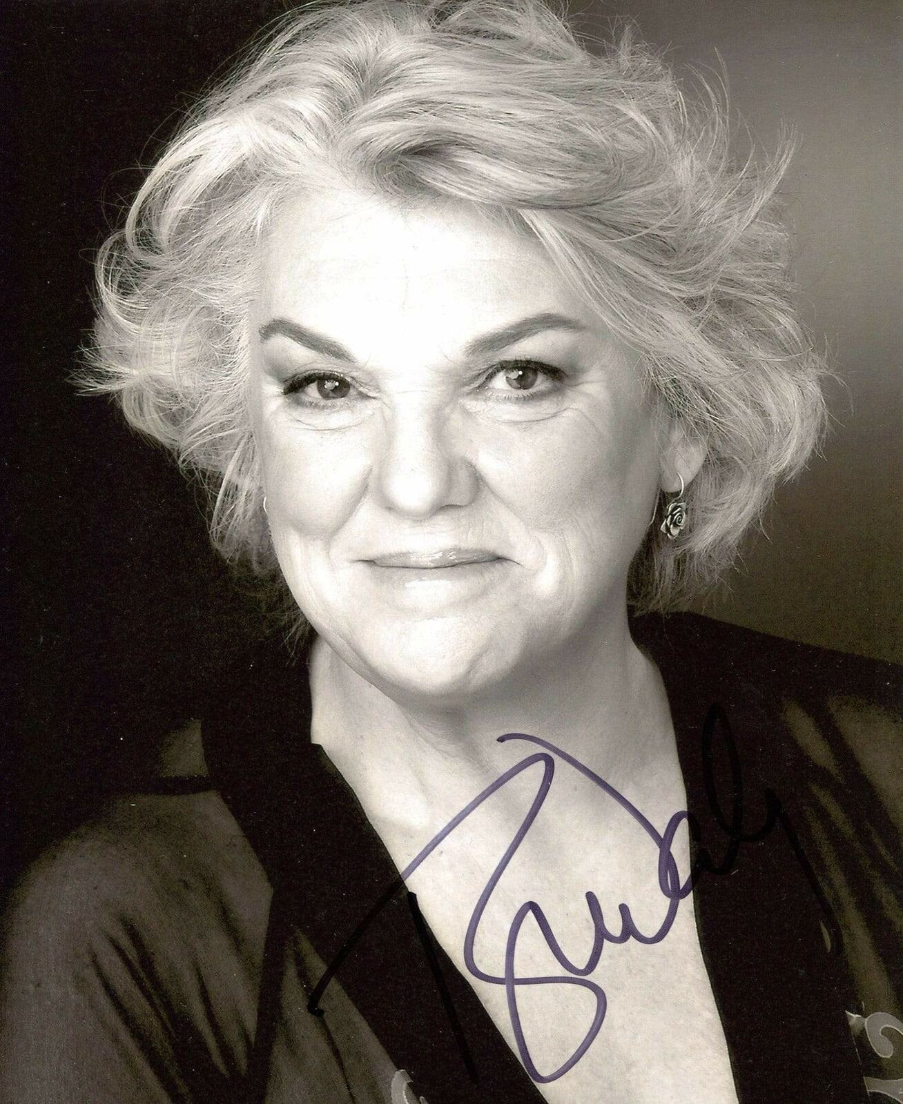 Tyne Daly ACTRESS autograph, In-Person signed Photo Poster painting