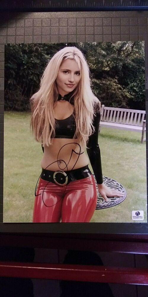 Dianna Agron signed 8x10 GAI