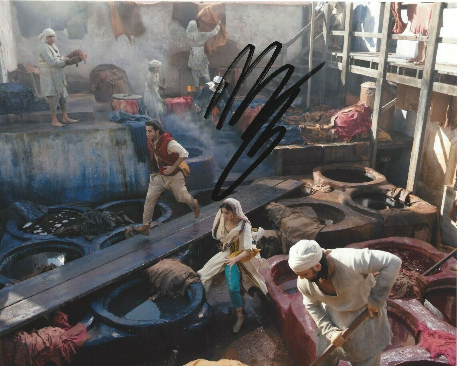 ACTOR MENA MASSOUD SIGNED ALADDIN 8x10 LIVE ACTION MOVIE Photo Poster painting 1 COA 2019 PROOF