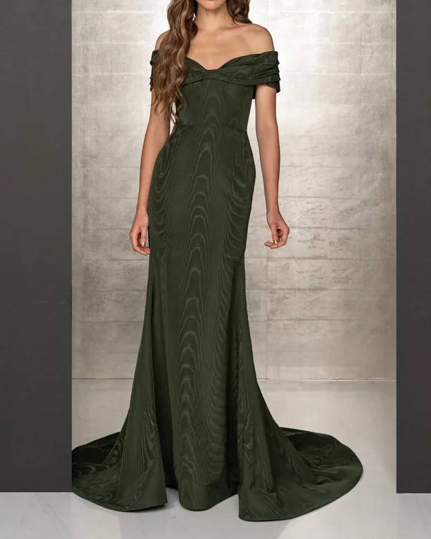 Stylish and elegant waist-in dresses