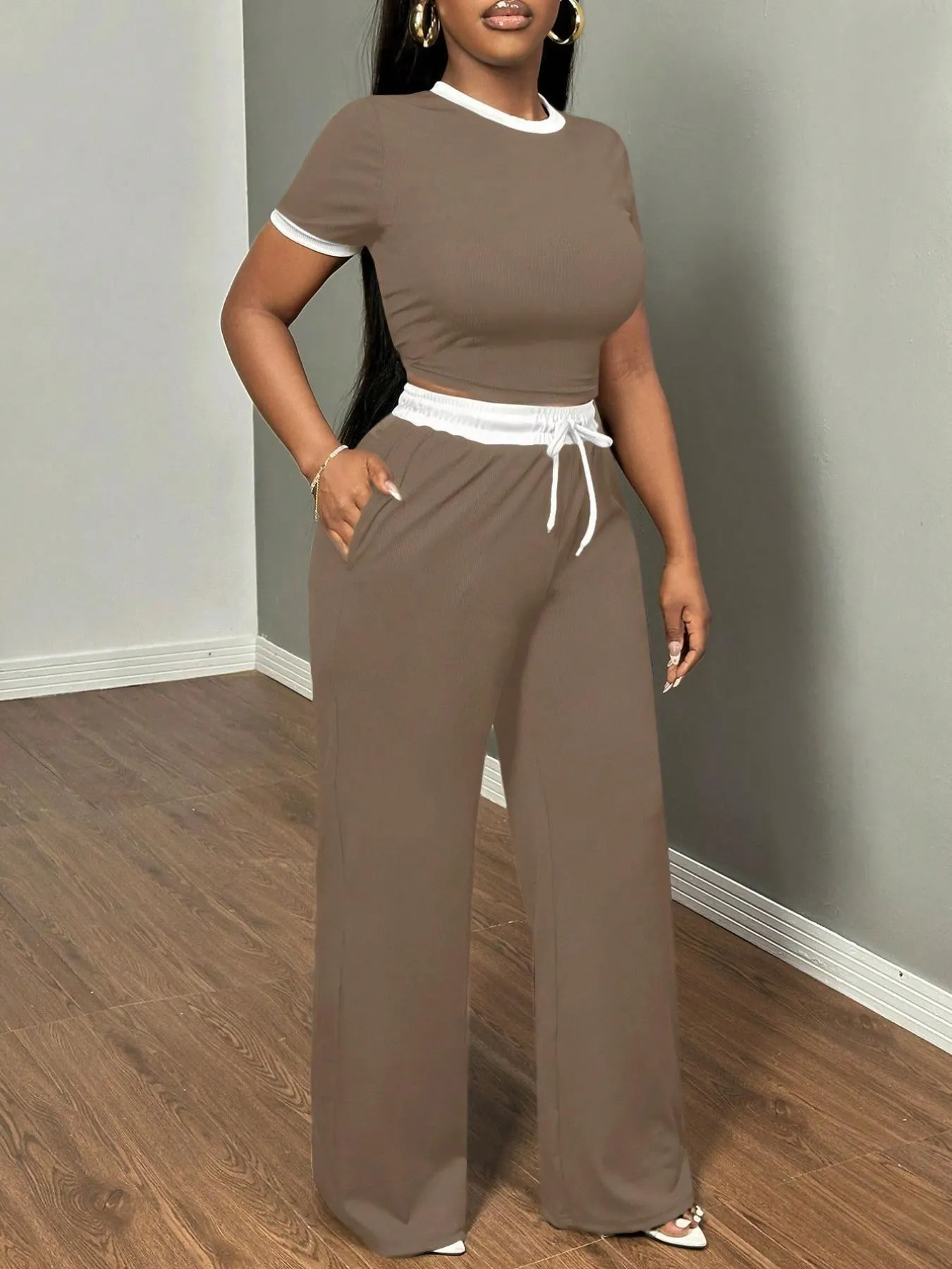 Women's New Casual Color-Blocked Round Neck Short Sleeve Two-Piece Set, Matching Clothing Set, Adjustable Drawstring Waist with Side Pockets, All-Season Womenswear Fit, Clothes