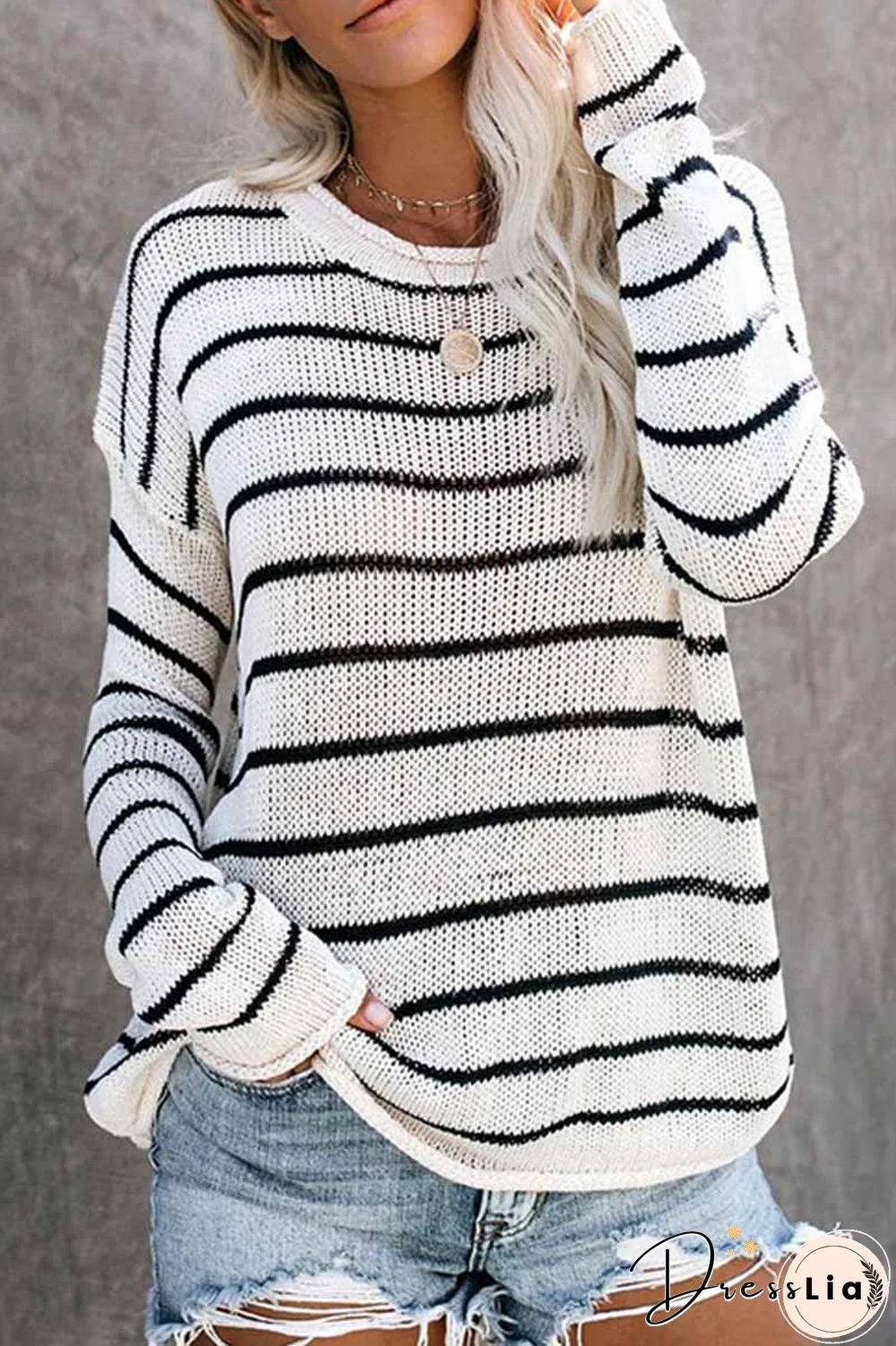Loose Grid Round Neck Sweater