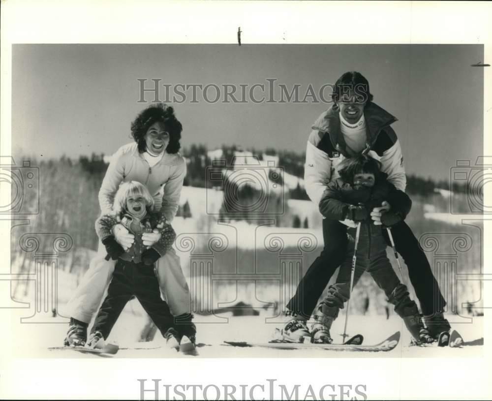 Press Photo Poster painting Family Skiing at at Snowmass Resort in Colorado - sax26946