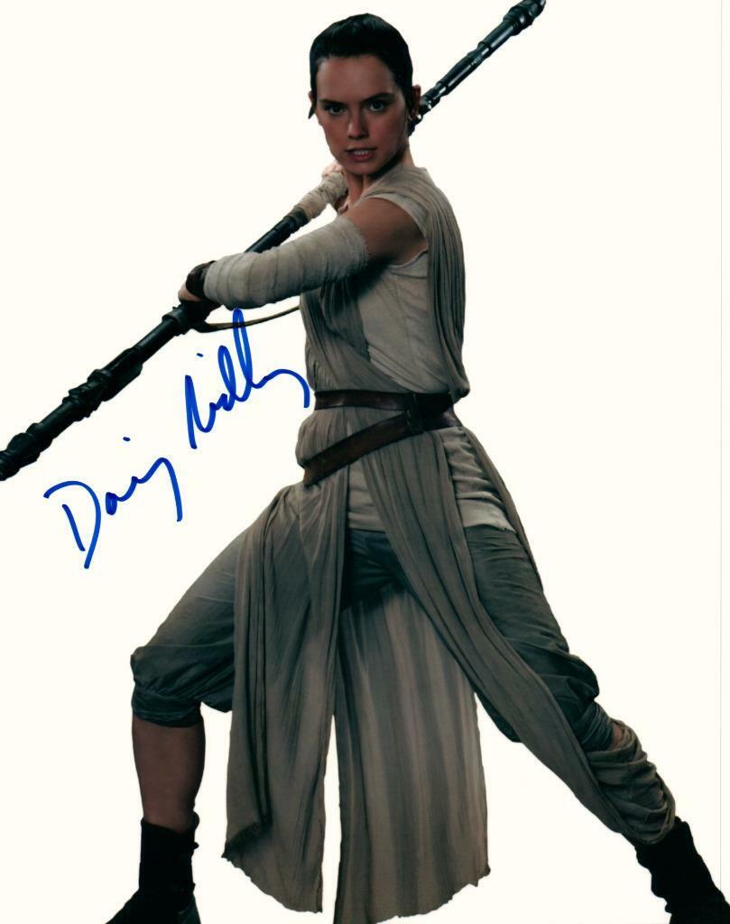 Daisy Ridley signed 8x10 Picture autographed Photo Poster painting Nice Photo Poster painting with COA