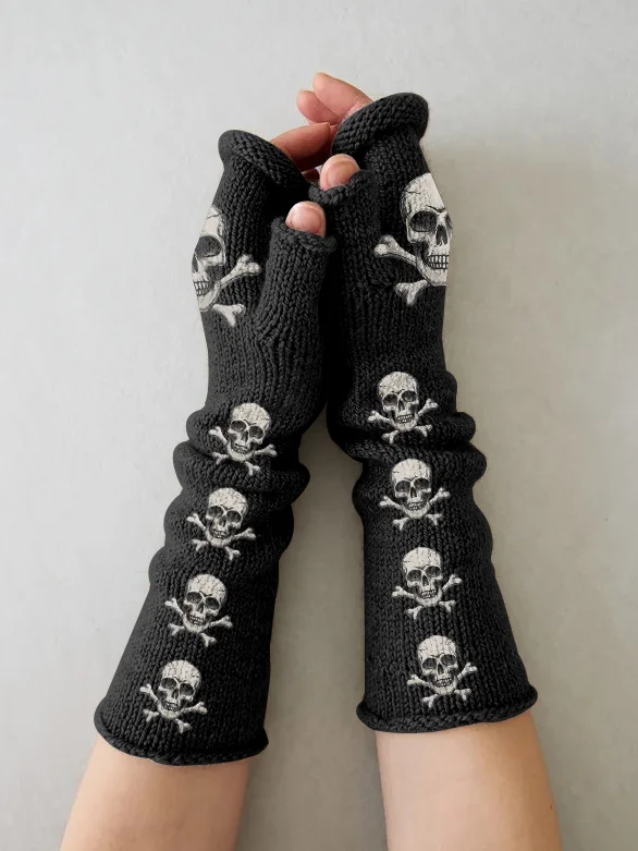 （Ship within 24 hours）Retro skull casual print knit fingerless gloves