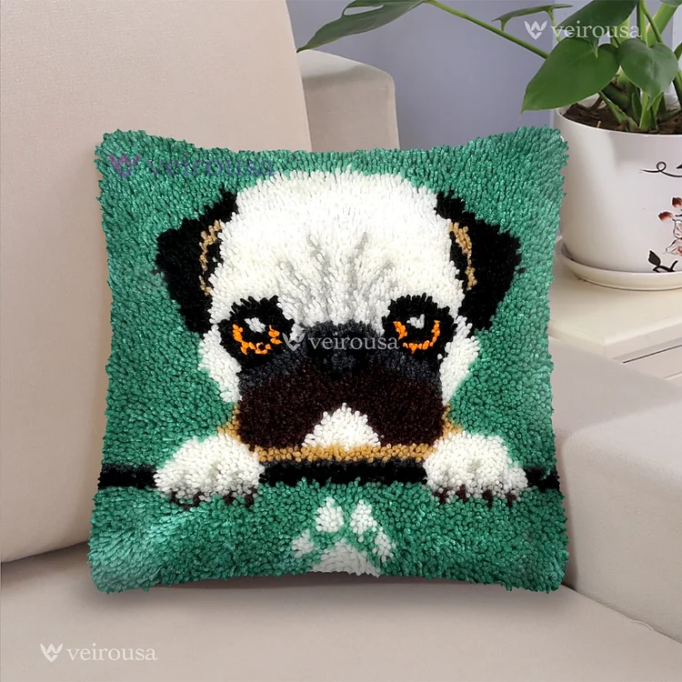 Pug Puppy - Latch Hook Pillow Kit veirousa