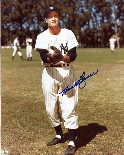 Hank Bauer Signed - Autographed New York Yankees 8x10 inch Photo Poster painting Deceased