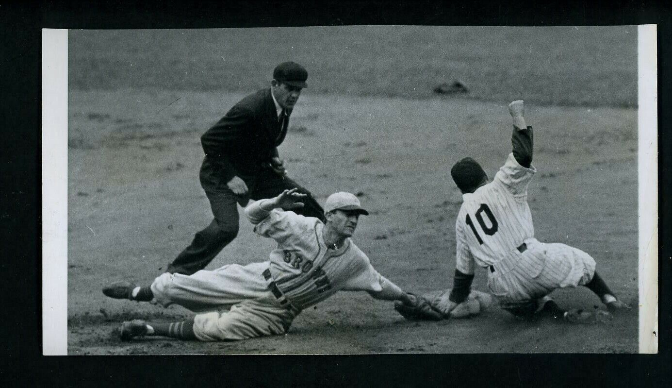 Johnny Berardino & Phil Rizzuto 1946 Type 1 Press Photo Poster painting Yankees St. Louis Browns