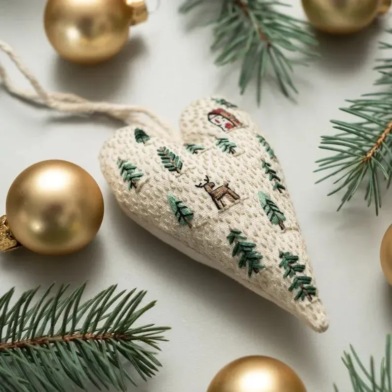 Christmas Embroidery Ornament Kit - 8 Heart-Shaped DIY Kits With Needle & Thread For Beginners