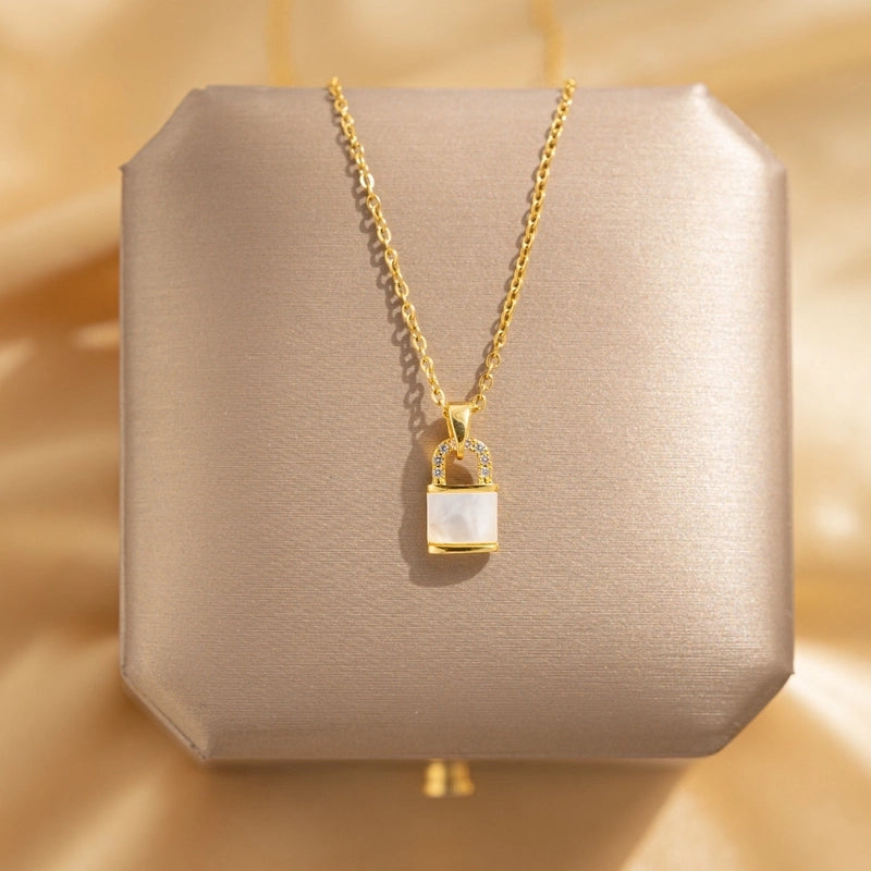 Elegant Leaf Heart Shape Lock 304 Stainless Steel Copper Rhinestones Zircon 18K Gold Plated K Gold Plated Plating Inlay Pendant Necklace