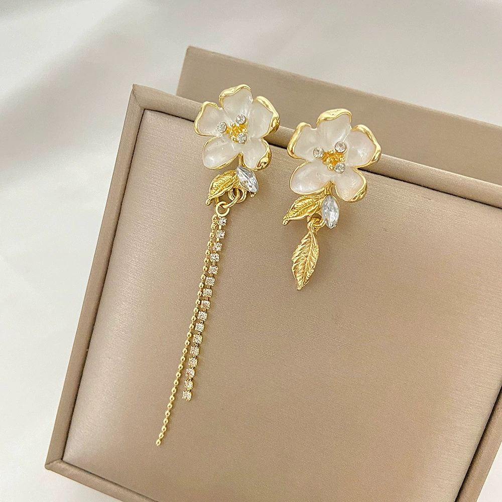 Flower Shell Zirconia Earrings