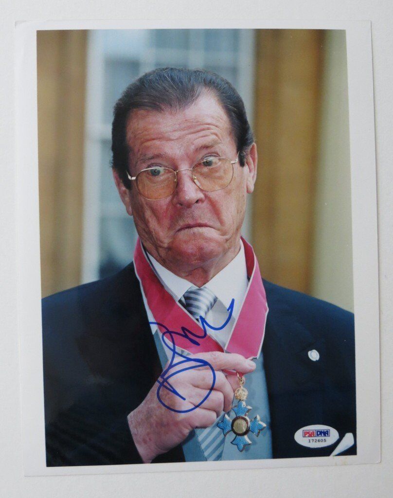 Roger Moore Signed Buckingham Palace Autographed 8x10 Photo Poster painting (PSA/DNA) #I72605