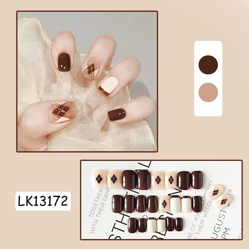 24Pcs Fashion Short Round Head Fake press on Nail Cute MilkTea Color Shiny Gold Foil Blooming Gradient artificial nail with glue-Nail Inspo