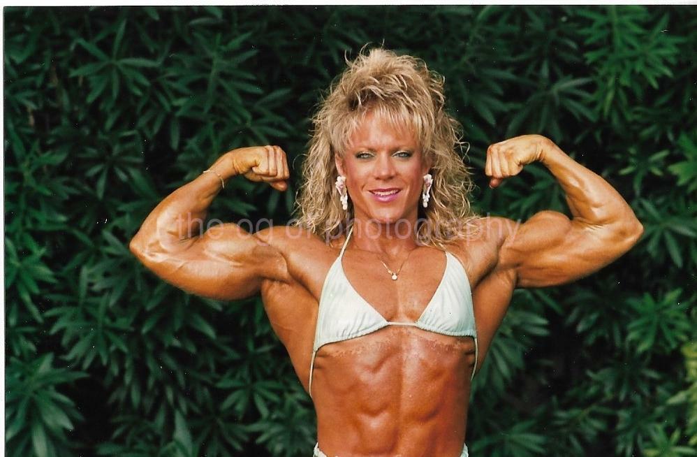 FEMALE BODYBUILDER 80's 90's FOUND Photo Poster painting Color MUSCLE GIRL Original EN 111 10 F