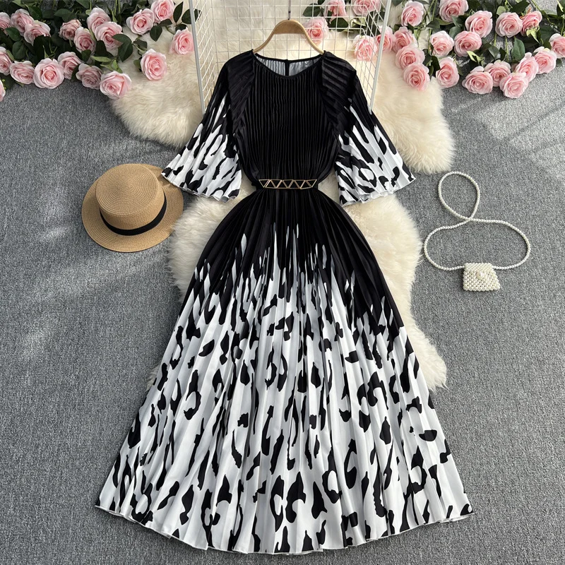 Zingj Zingj Ripe Wind Retro Temperament Three House Wrinkled A-Word Pleated Waist Show Thin Print Sleeve Round Collar To Receive Five Points Dress Female