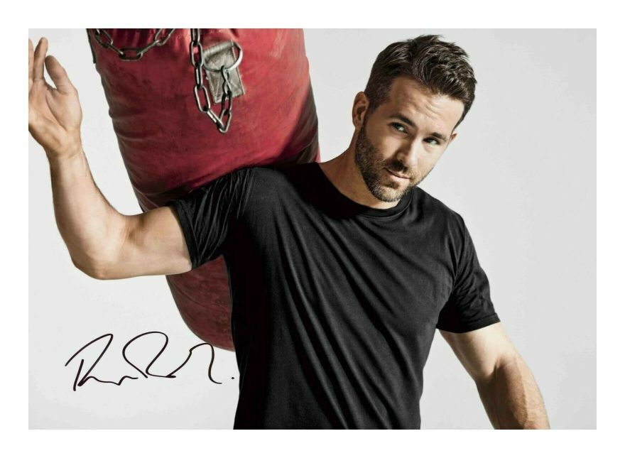 RYAN REYNOLDS AUTOGRAPH SIGNED PP Photo Poster painting POSTER