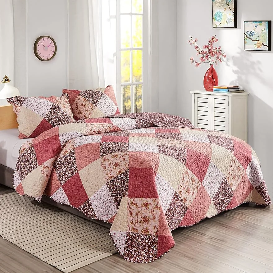 Qucover Queen Quilt Set, 3 Piece Mixed Color Red Pink and Beige Floral Reversible Quilts Set, Soft Microfiber Lightweight Quilt Bedspread Bedding Set for All Seasons