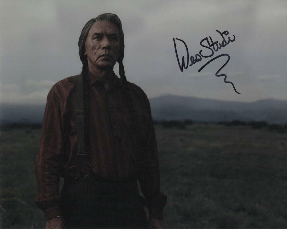 WES STUDI SIGNED AUTOGRAPH 8X10 Photo Poster painting - CHEROKEE ACTOR HOSTILES, FILM LEGEND