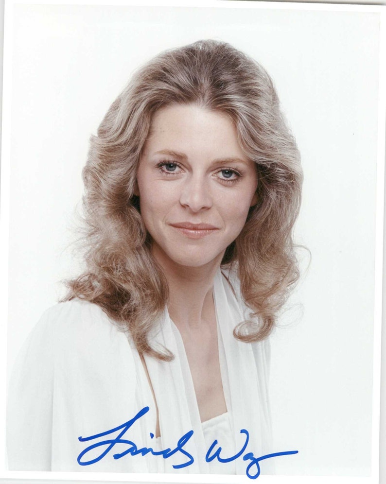 Lindsay Wagner Signed Autographed Glossy 8x10 Photo Poster painting - COA Matching Holograms