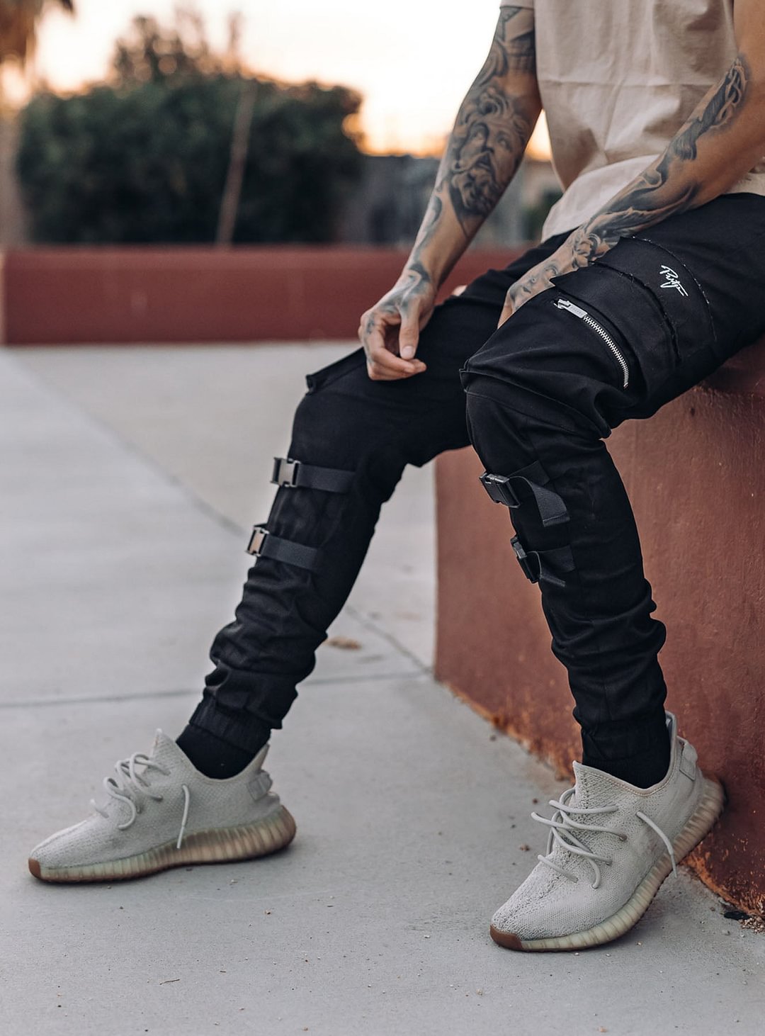 Signature Cargo Pants V2 in Black