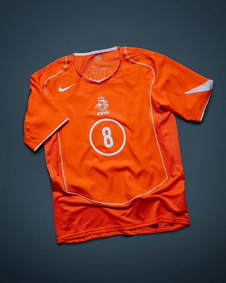 Retro 2004 Netherlands home No. 8 jersey (8 engraved on the chest, engraved on the back: DAVIDS+8)