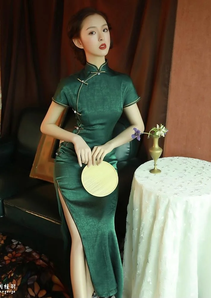 Turtle crack, old Shanghai style  jacquard satin long Qipao