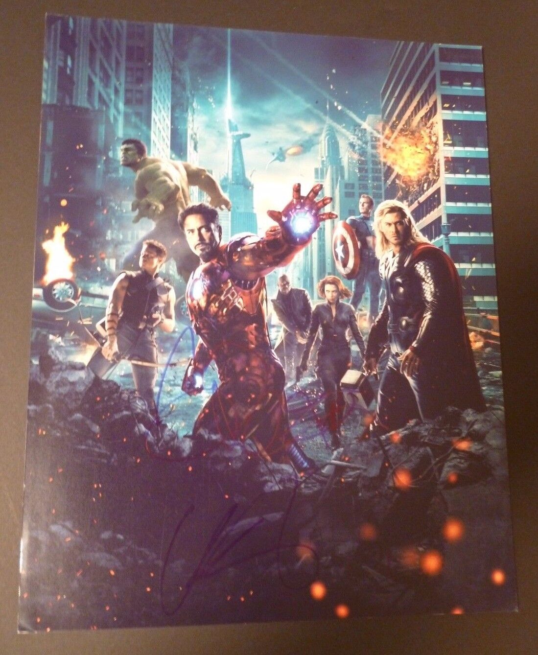 CHRIS HEMSWORTH & JEREMY RENNER+1 Authentic Hand-Signed AVENGERS