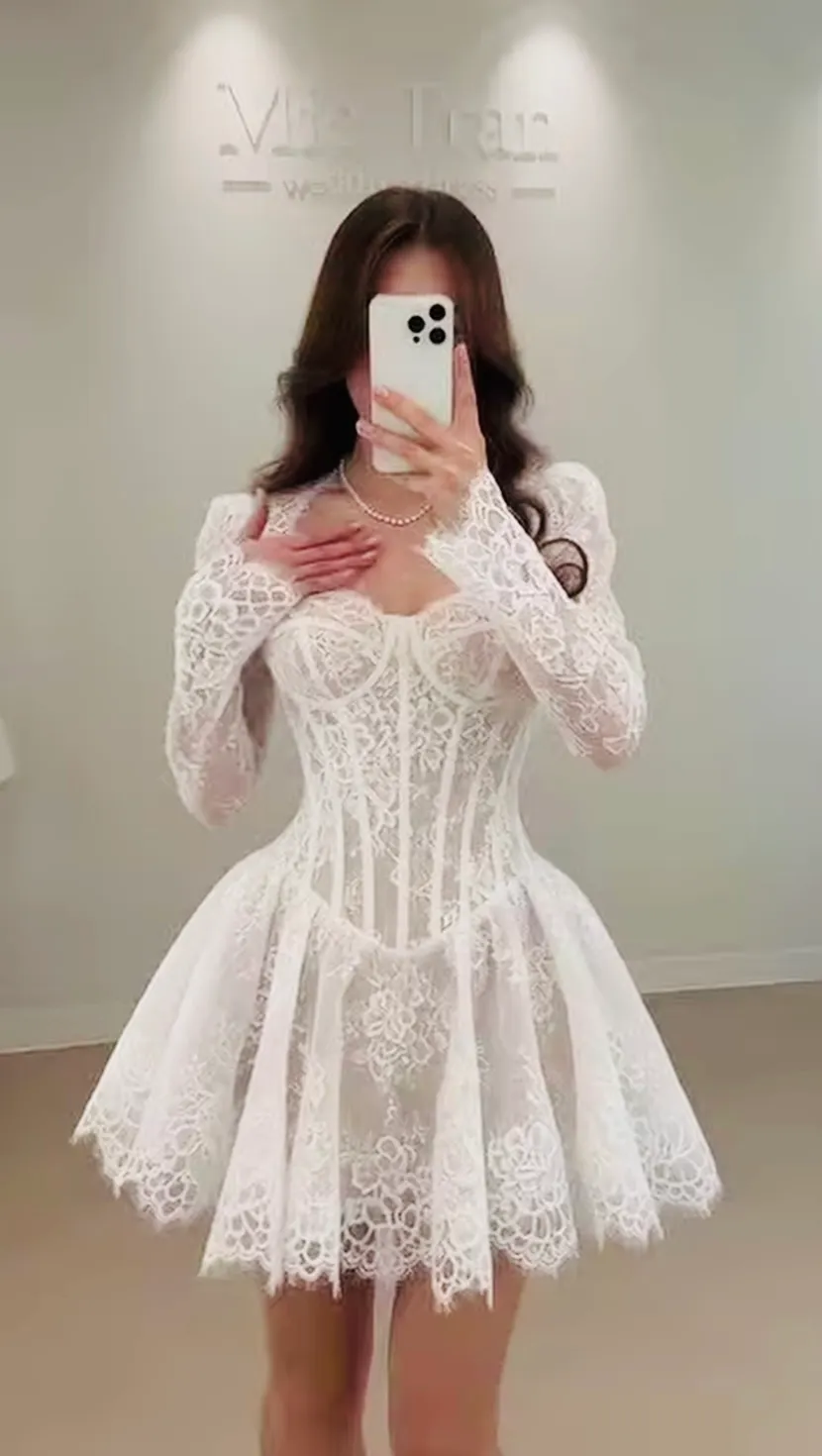 Lace V-Neck Long Sleeves High-Waisted Short Pleated A-Line Homecoming Dress | PM0085 Wellcucu