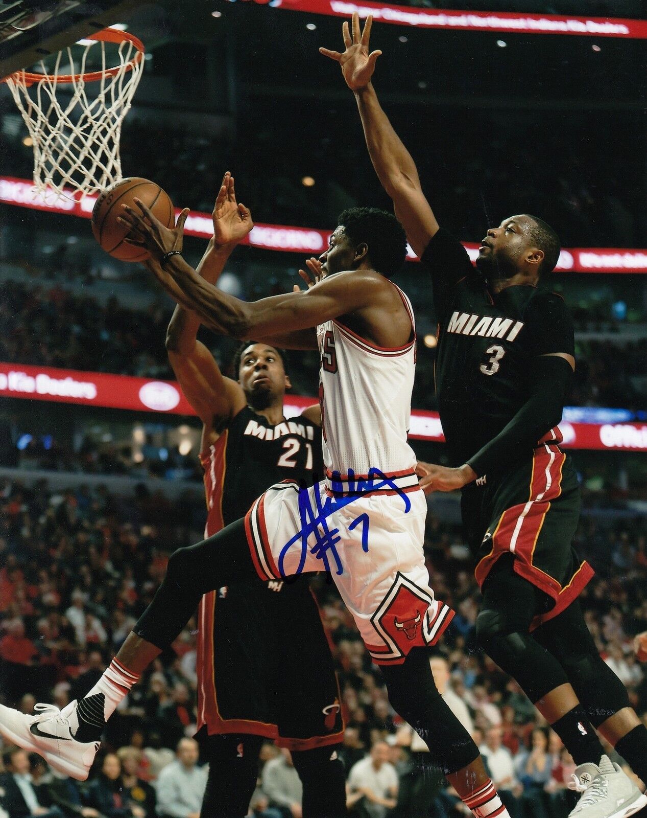 JUSTIN HOLIDAY signed (CHICAGO BULLS) autographed BASKETBALL 8X10 Photo Poster painting W/COA #2