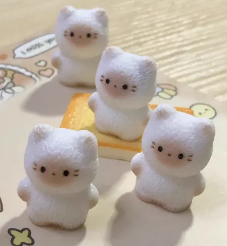 Siamese Cat Miniature &ndash; Kawaii Resin Figurine & Cozy Desk Decor Idea