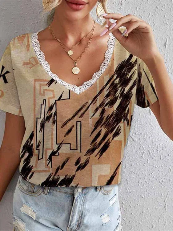 Women's Short Sleeve V-neck Graphic Printed Top