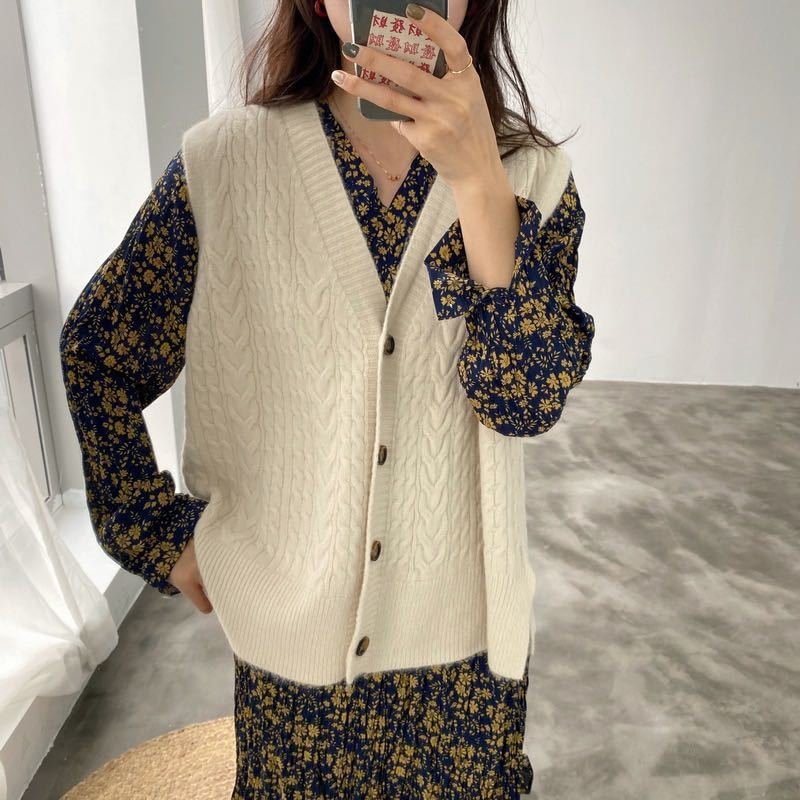 Single Breasted Women Sweater Vest Fashion Leisure Loose Retro V-neck All-match Elegant Warm Korean Style Daily Outwear Chic Top