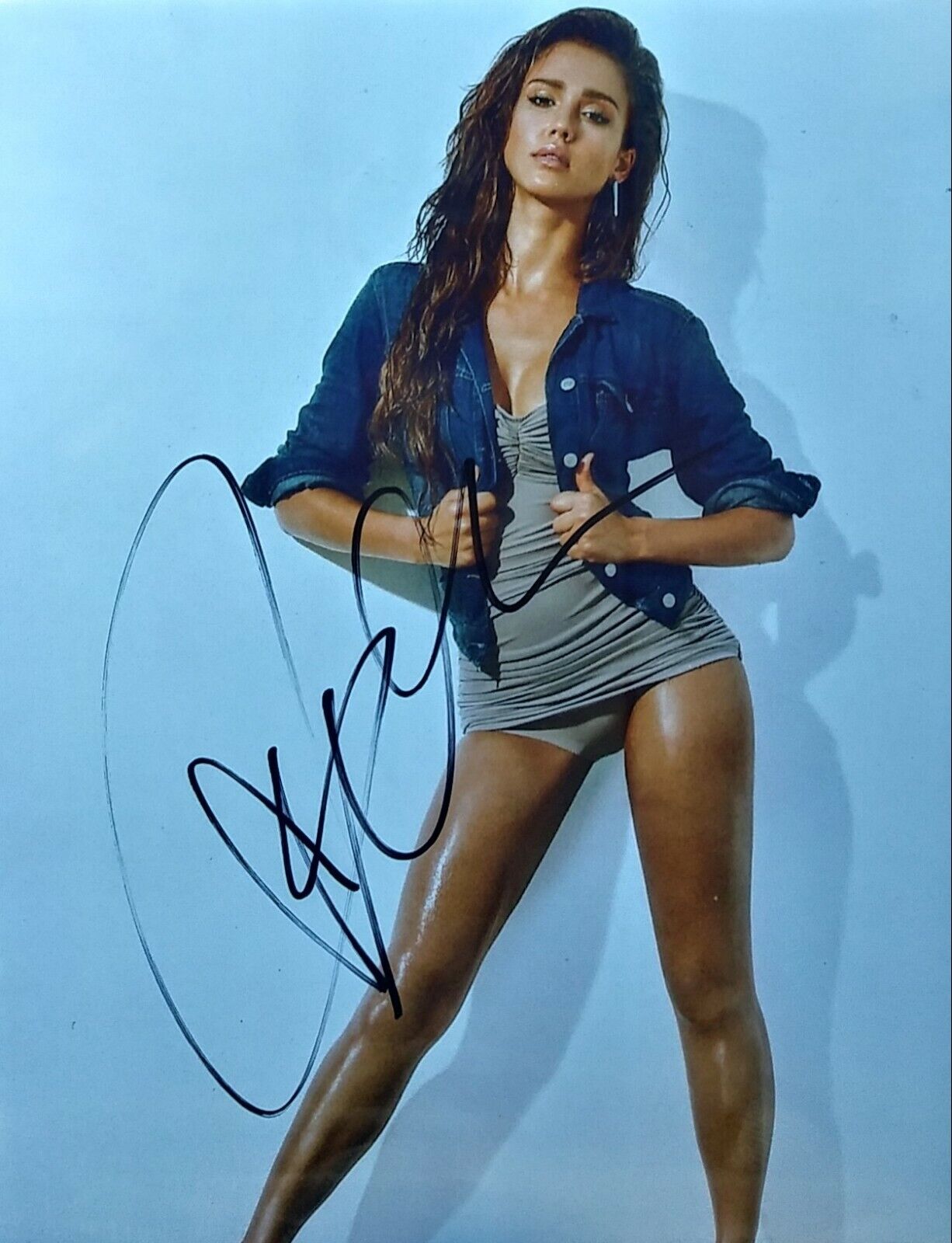 Jessica Alba signed 8 x 10